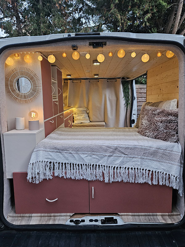 Lumières dans un van aménagé, prestations à la carte par un aménageur professionnel de vans en Alsace à Strasbourg