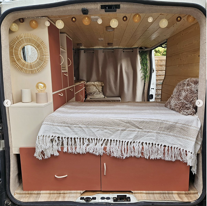 Vue arrière d'un Renault Trafic III pour des amoureux de la vanlife à Strabsourg